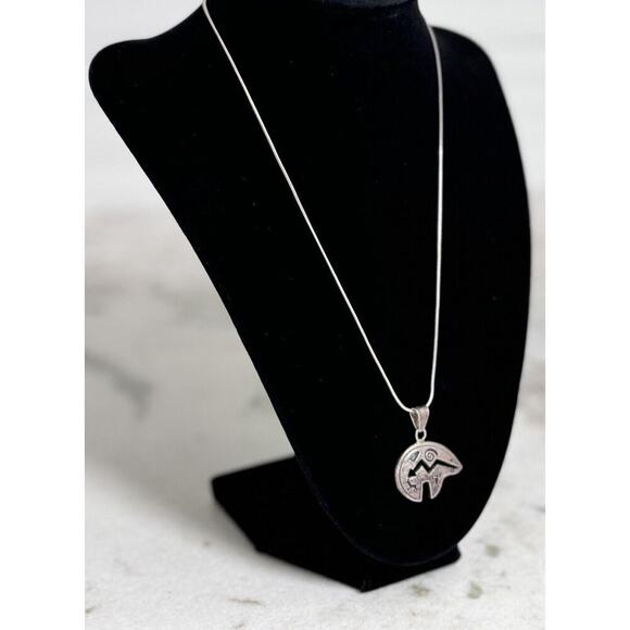 Vintage Native American Sterling Silver Engraved Bear Pendant Necklace 17in - Picture 3 of 8